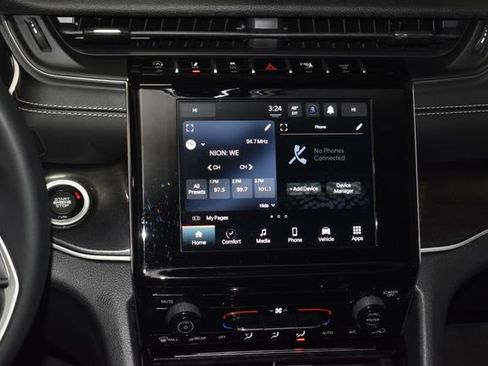 Certified 2023 Jeep Grand Cherokee Laredo image 17