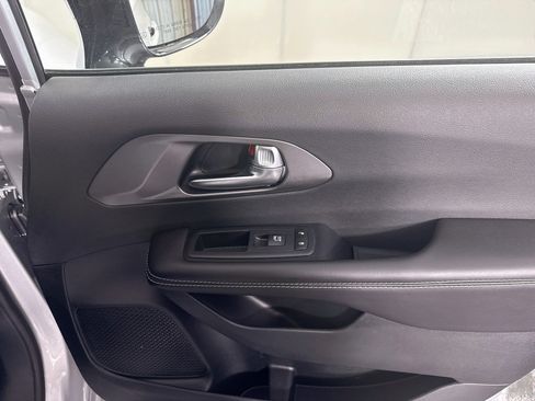 Used 2026 Chrysler Pacifica Select FWD image 29