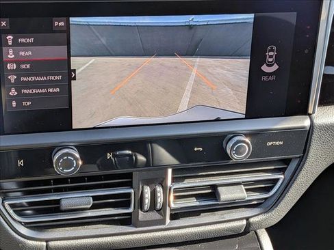 Used 2025 Porsche Macan image 19