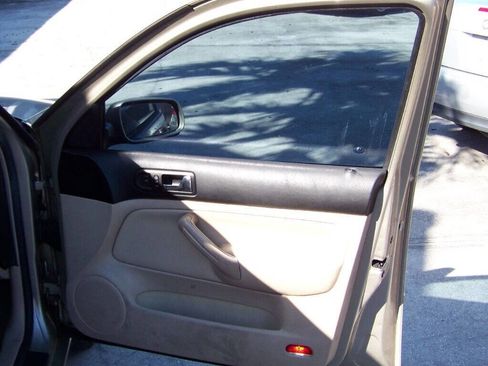 Used 2005 Volkswagen Jetta GLS image 14