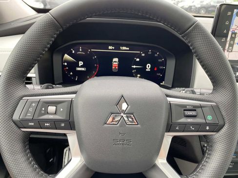 New 2025 Mitsubishi Outlander AWD image 16