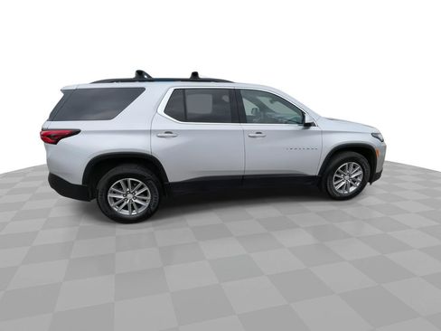 Certified 2022 Chevrolet Traverse LT image 2