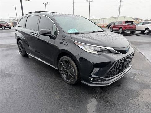 Used 2022 Toyota Sienna XSE w/ XSE Plus Package AWD/4WD image 2