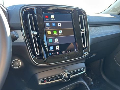 Certified 2025 Volvo XC40 B5 Core image 24