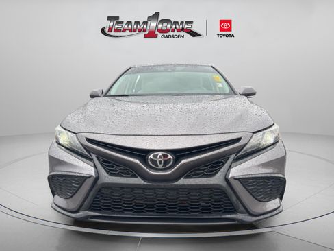 Used 2023 Toyota Camry SE image 4
