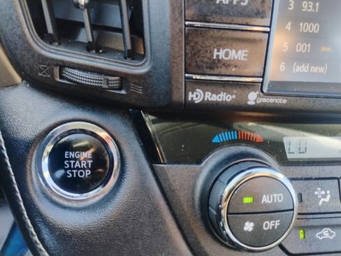 Used 2018 Toyota RAV4 XLE image 23