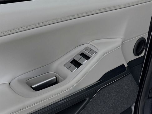 Used 2025 Lincoln Navigator Reserve image 18