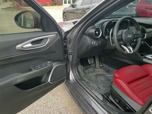 Used 2023 Alfa Romeo Giulia Veloce image 20