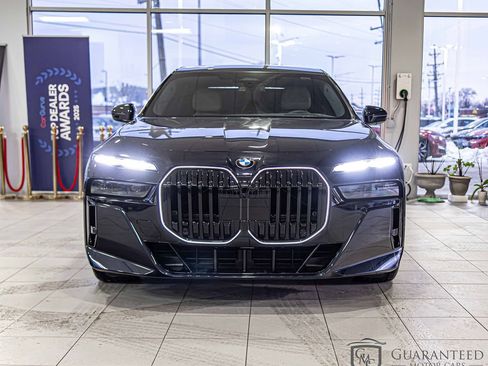 Used 2025 BMW 760i xDrive w/ Executive Package image 2