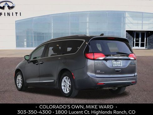 Used 2020 Chrysler Pacifica Touring-L image 3