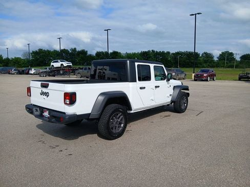 Used 2025 Jeep Gladiator Sport AWD/4WD image 8