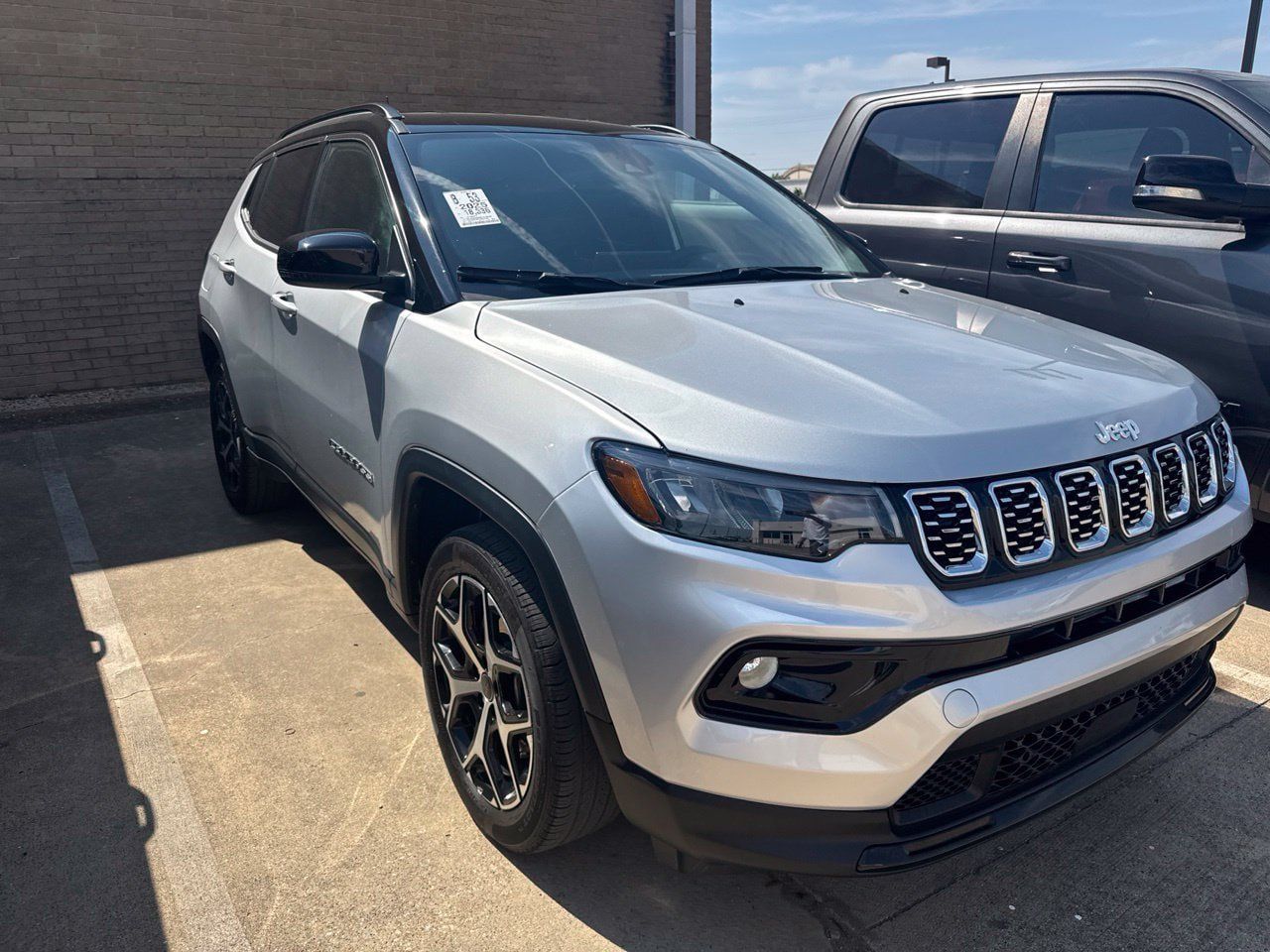 Used 2025 Jeep Compass Limited AWD/4WD image 3
