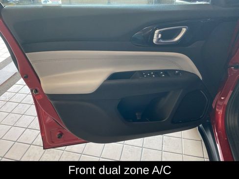 Used 2025 Jeep Compass Limited AWD/4WD image 9
