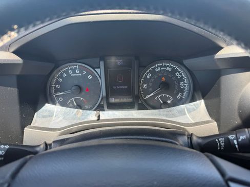 Used 2019 Toyota Tacoma TRD Off-Road AWD/4WD image 12