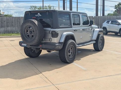 Used 2018 Jeep Wrangler Unlimited Sahara AWD/4WD image 5