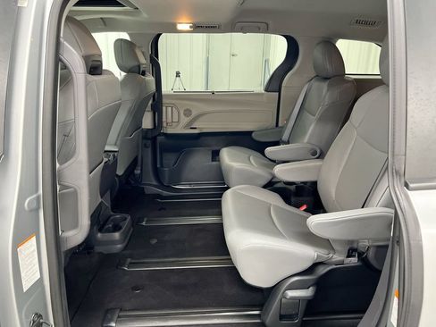 Used 2023 Toyota Sienna XLE AWD/4WD image 23