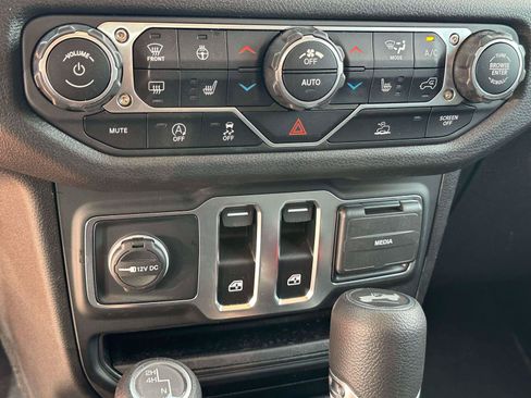 Used 2025 Jeep Wrangler Sport AWD/4WD image 21