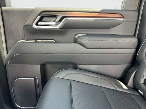 New 2025 GMC Sierra 2500 Denali w/ Denali Reserve Package image 18