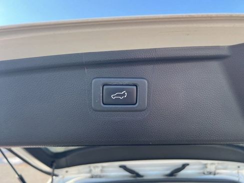 Used 2018 Subaru Outback 2.5i Premium image 9