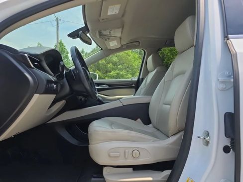 Used 2020 Buick Enclave Essence FWD image 14