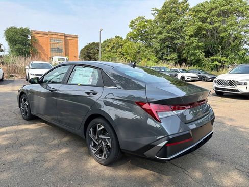 New 2026 Hyundai Elantra Limited FWD image 5