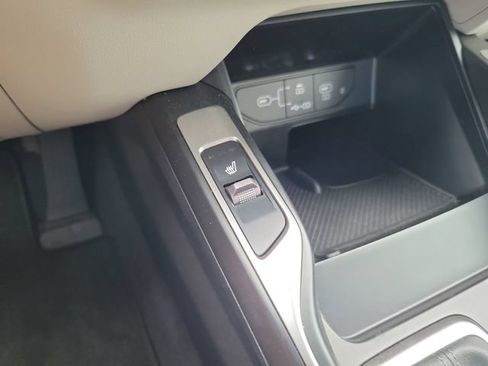 Certified 2025 Kia Sorento S FWD image 26