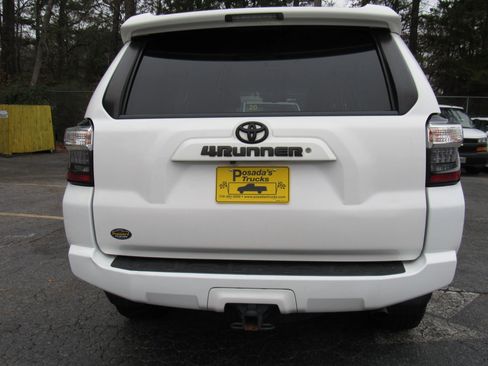 Used 2018 Toyota 4Runner SR5 Premium image 6