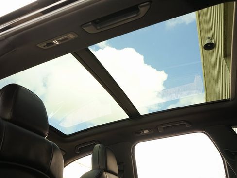 Used 2017 Porsche Cayenne S image 18