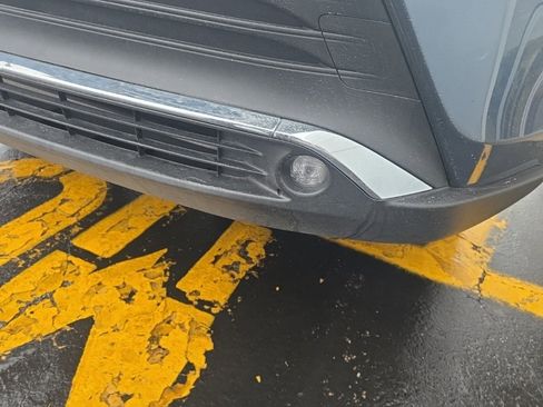 Used 2024 Toyota Venza Limited image 10