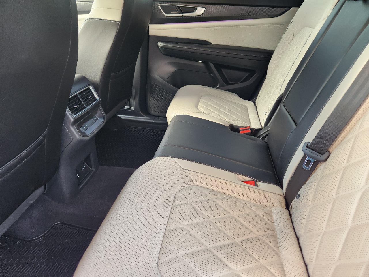 Used 2024 Volkswagen Atlas Cross Sport SEL Premium R-Line AWD/4WD image 29