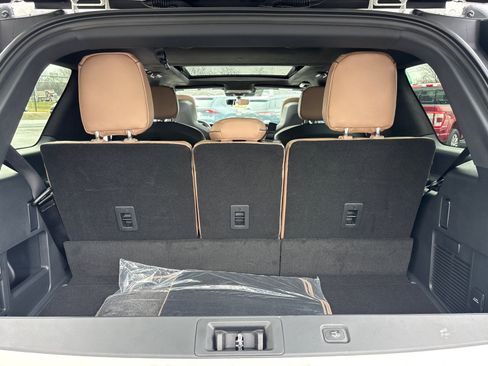 New 2026 Lincoln Navigator Black Label AWD/4WD image 9