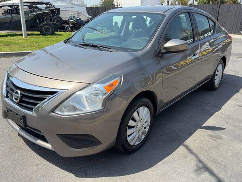 Used 2017 Nissan Versa SV FWD image 4