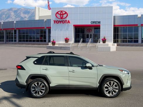 Used 2021 Toyota RAV4 XLE Premium FWD image 3