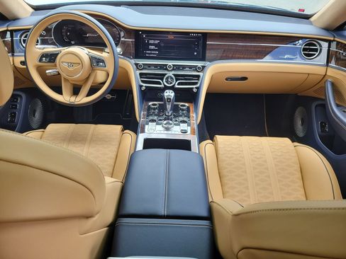 Used 2025 Bentley Flying Spur Plug-In Hybrid AWD/4WD image 4