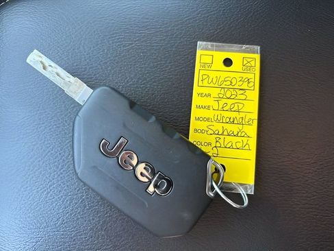 Used 2023 Jeep Wrangler Unlimited Sahara w/ Cold Weather Group AWD/4WD image 17