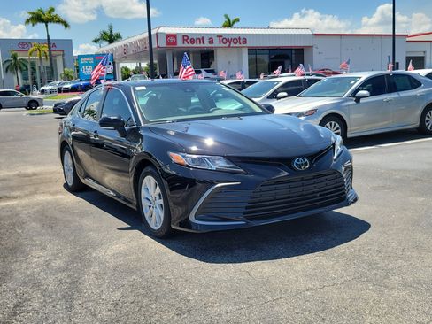 Used 2024 Toyota Camry LE w/ Convenience Package FWD image 2