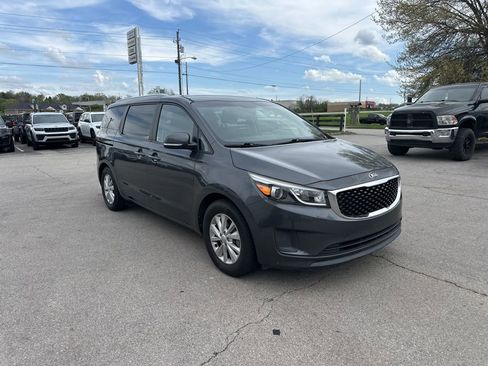 Used 2016 Kia Sedona LX w/ LX Convenience Package image 2