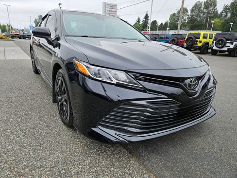 Used 2020 Toyota Camry LE FWD image 7