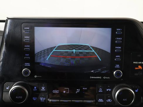 Used 2022 Toyota Highlander XLE image 47