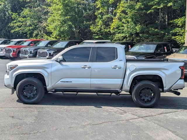 Used 2025 Toyota Tacoma SR5 AWD/4WD image 4