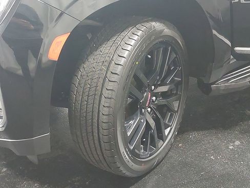 Used 2022 GMC Yukon SLT w/ SLT Luxury Package image 36