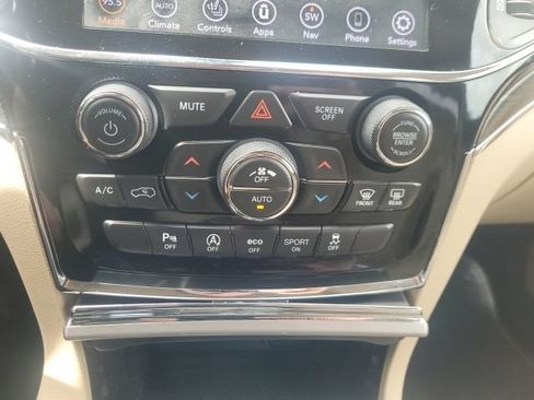 Used 2020 Jeep Grand Cherokee Limited AWD/4WD image 26