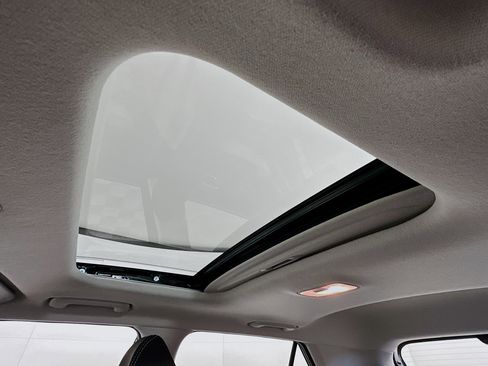 Used 2025 Hyundai Venue SEL image 25