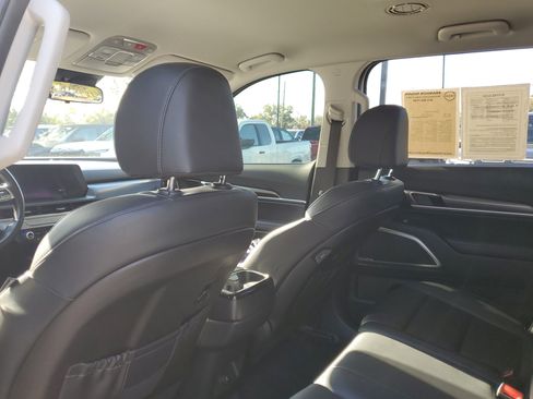 Used 2024 Kia Telluride LX image 14