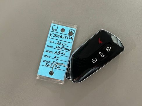 Used 2024 Volkswagen Atlas SE image 53