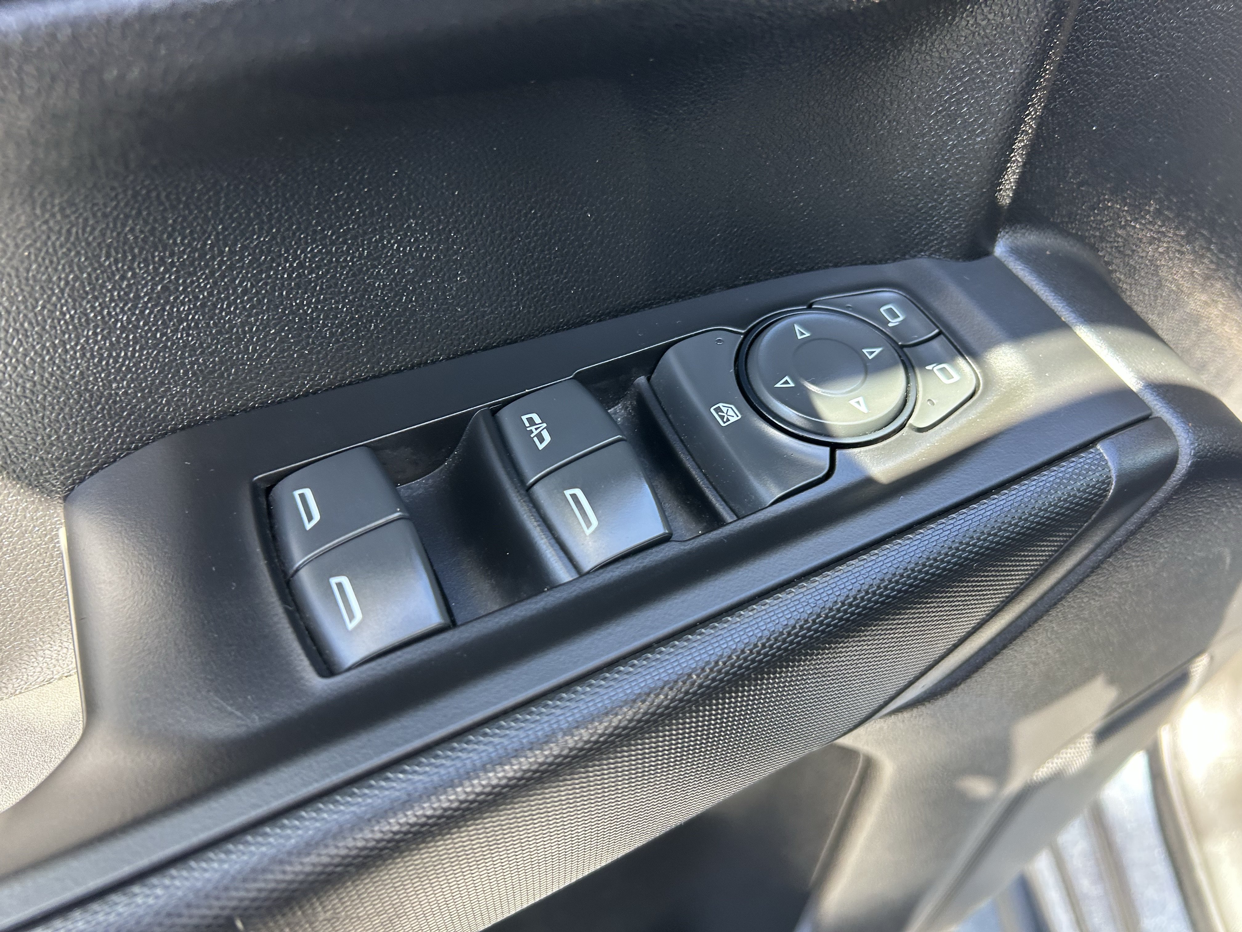 Used 2022 Chevrolet Silverado 1500 Custom w/ Safety Confidence Package AWD/4WD image 18