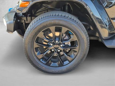 Used 2023 Jeep Wrangler Unlimited Sahara AWD/4WD image 9