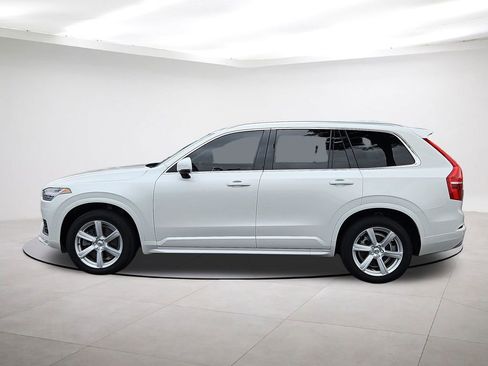 Used 2022 Volvo XC90 T5 Momentum image 4