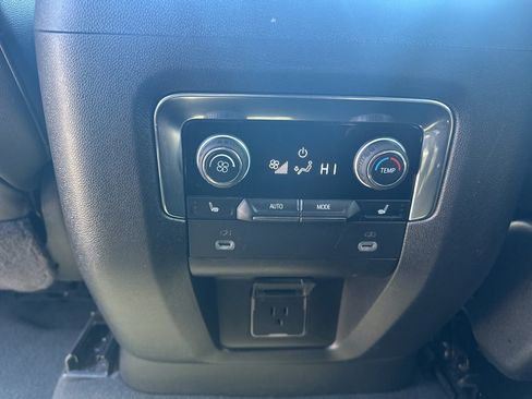Used 2023 Chevrolet Suburban Premier image 13