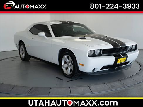 Used 2014 Dodge Challenger SXT RWD image 1